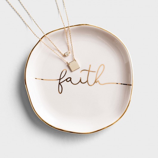 28 Awesome Gifts for Pastors Wife that She Will Love